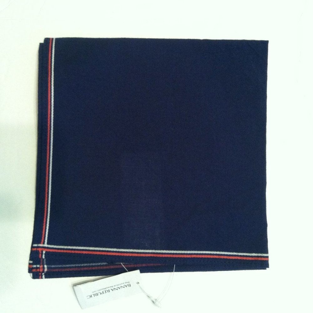 BANANA REPUBLIC MENS NEW BLUE 100%COTTON POCKET SQUARE SIZE: 13.5" X 13.5"